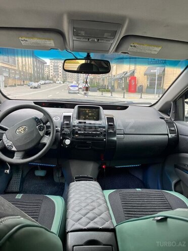 Toyota Prius-4