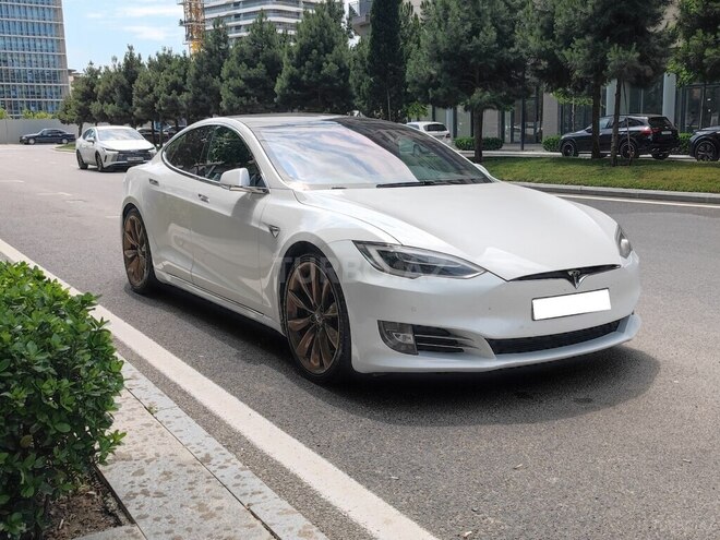 Tesla Model S-6