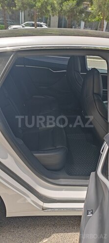 Tesla Model S-18