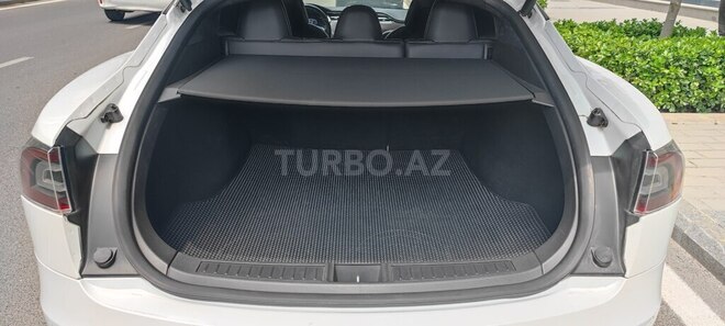 Tesla Model S-15