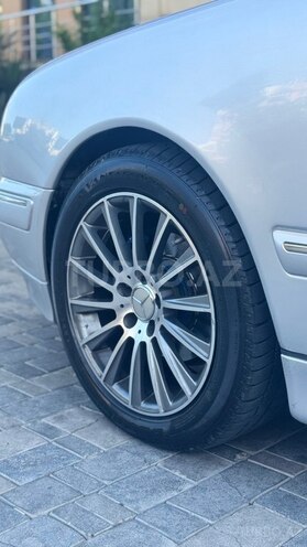 Mercedes E 240-18