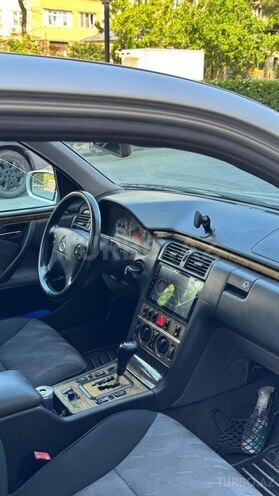 Mercedes E 240-12