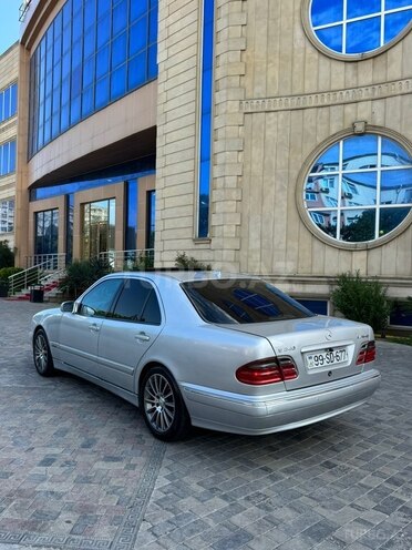 Mercedes E 240-5