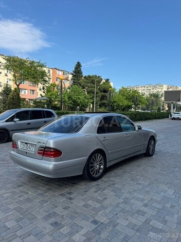 Mercedes E 240-4