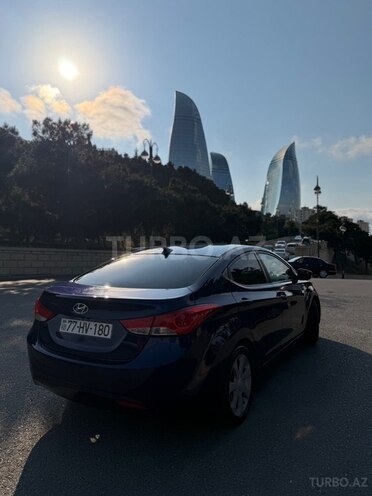 Hyundai Elantra-8