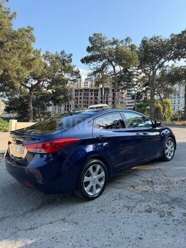 Hyundai Elantra-3