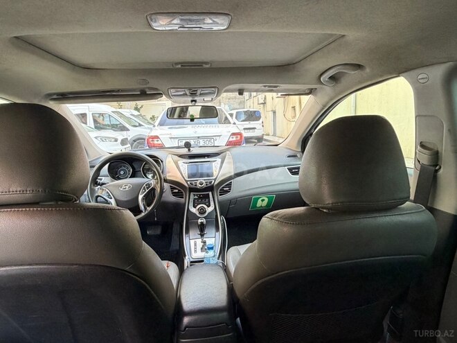 Hyundai Elantra-9