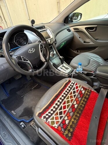 Hyundai Elantra-10