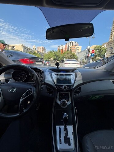Hyundai Elantra-14