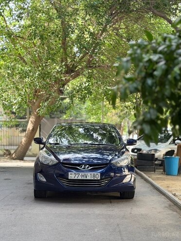 Hyundai Elantra-13