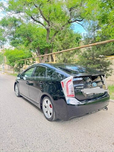 Toyota Prius-4