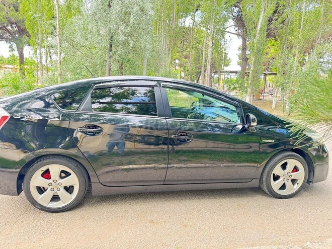 Toyota Prius-5