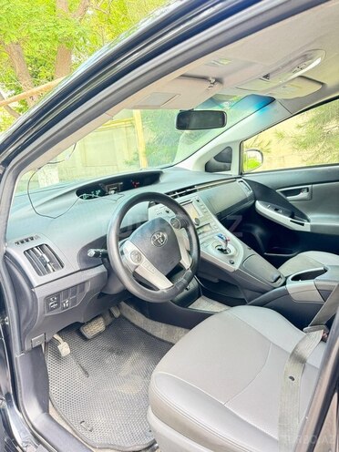 Toyota Prius-8