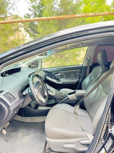 Toyota Prius-7