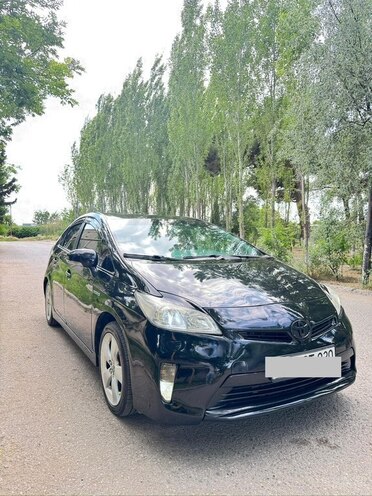 Toyota Prius-3