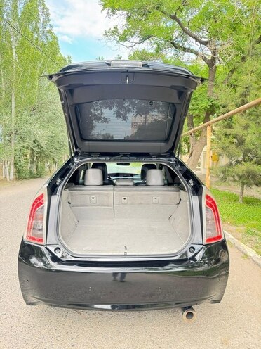 Toyota Prius-11