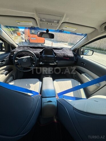 Toyota Prius-5