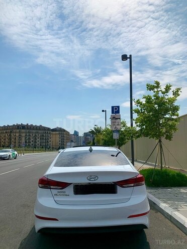 Hyundai Elantra-8