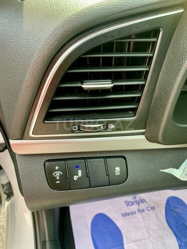 Hyundai Elantra-13