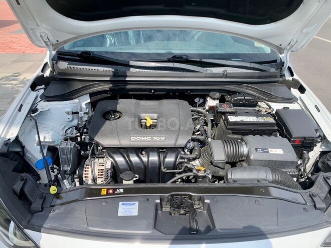 Hyundai Elantra-14