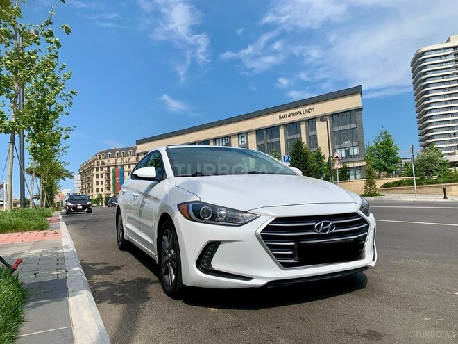 Hyundai Elantra-19