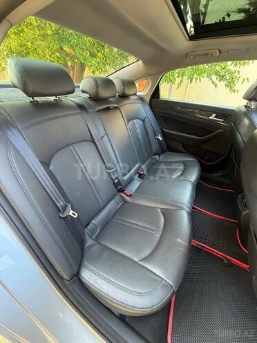 Hyundai Sonata-14