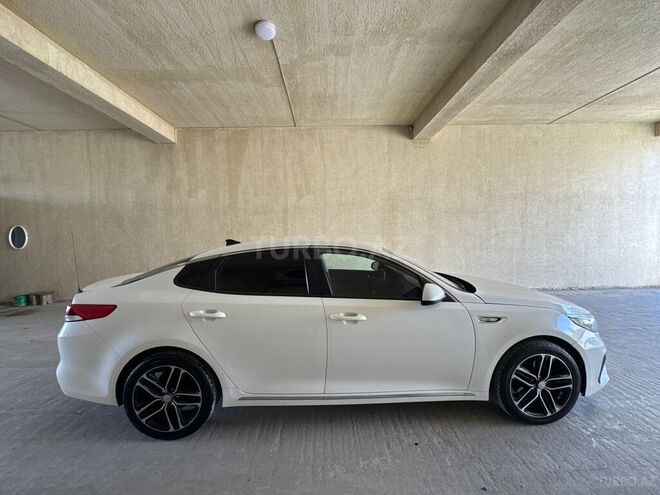 Kia K5-4
