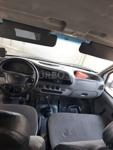 Ford Transit-3