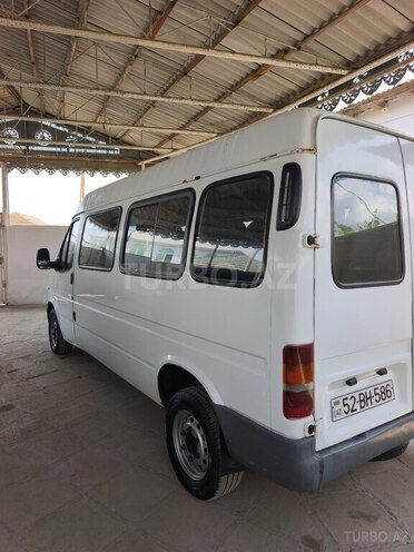 Ford Transit-5