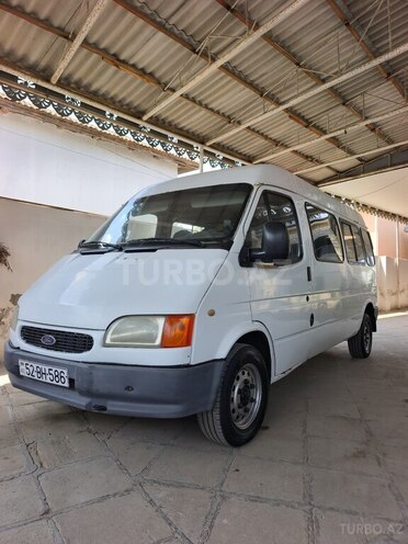 Ford Transit-8