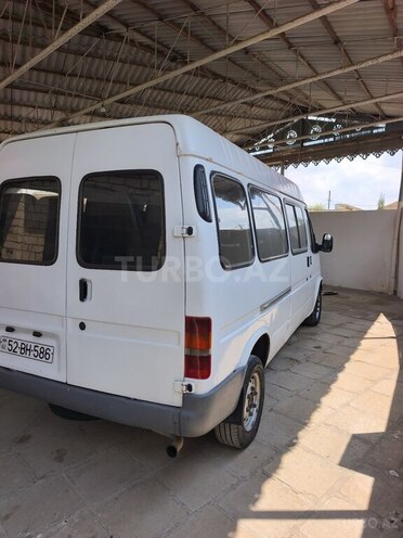 Ford Transit-9