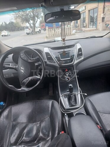 Hyundai Elantra-3