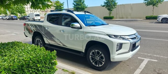 Mitsubishi L200-4