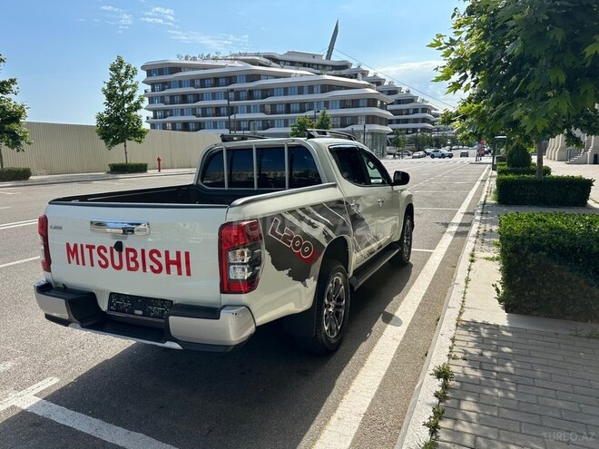 Mitsubishi L200-6