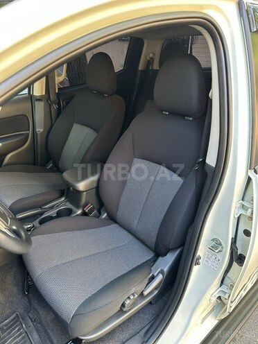 Mitsubishi L200-9