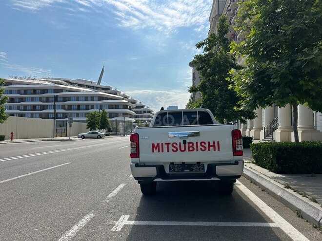 Mitsubishi L200-7