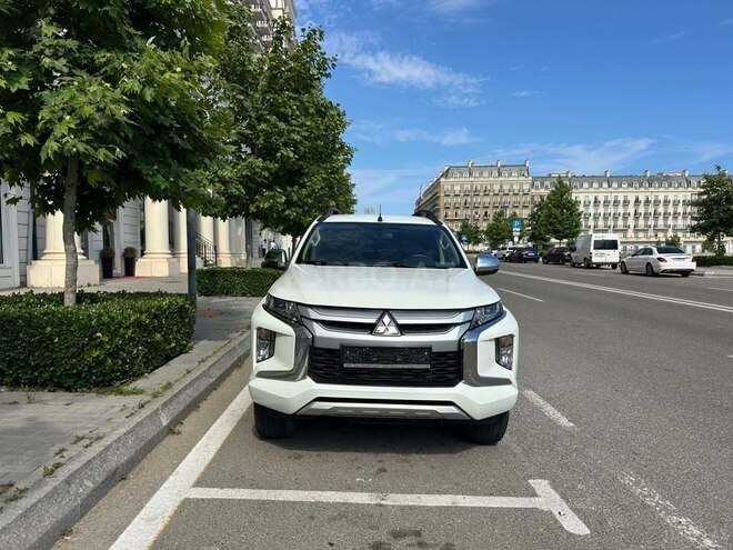 Mitsubishi L200-1