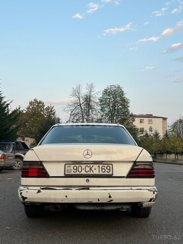 Mercedes 200 E-2