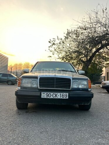 Mercedes 200 E-1