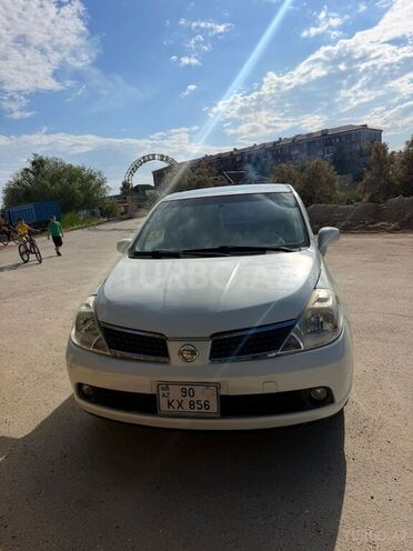 Nissan Tiida-1