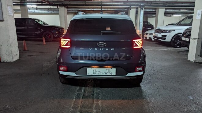 Hyundai Venue-2