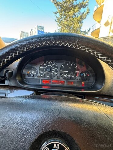 BMW 330-8