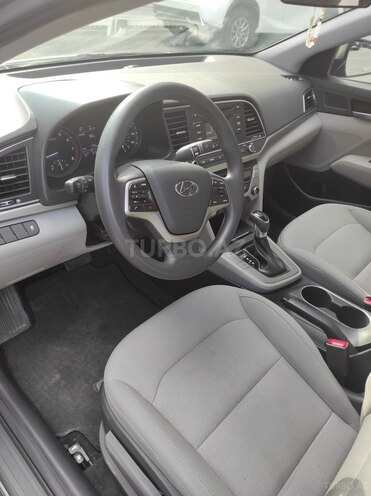 Hyundai Elantra-6