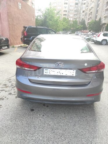 Hyundai Elantra-2