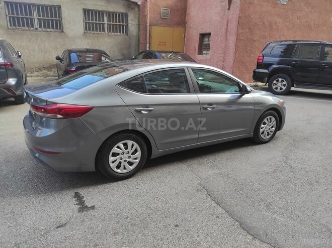 Hyundai Elantra-7