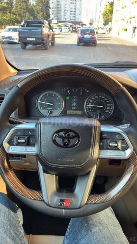 Toyota Land Cruiser-11