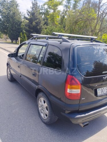 Opel Zafira-4