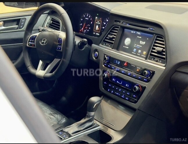 Hyundai Sonata-5