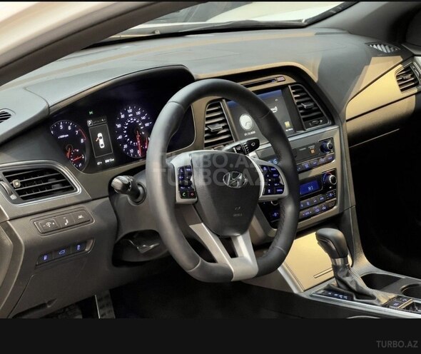 Hyundai Sonata-13