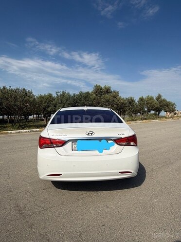 Hyundai Sonata-2